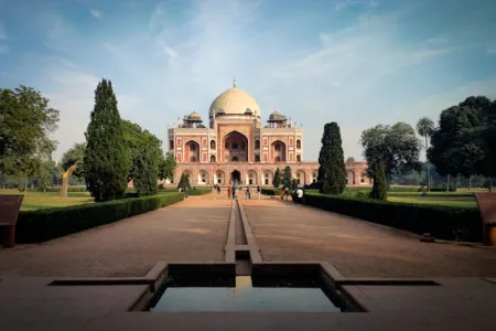 Kolory i tłum na targu w Serce Nowego Delhi