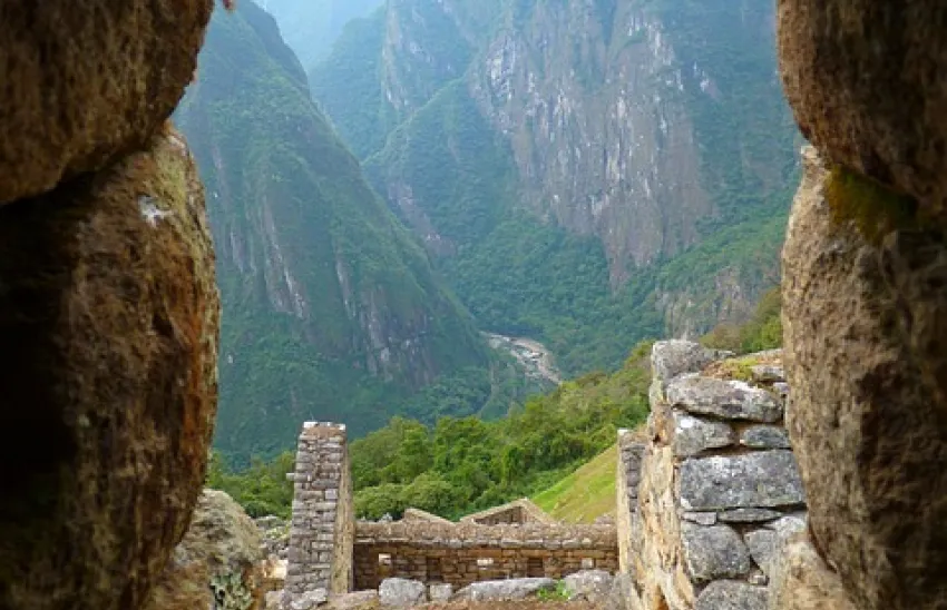 Majestatyczne widoki Machu Picchu - starożytne inkaskie miasto w Peru