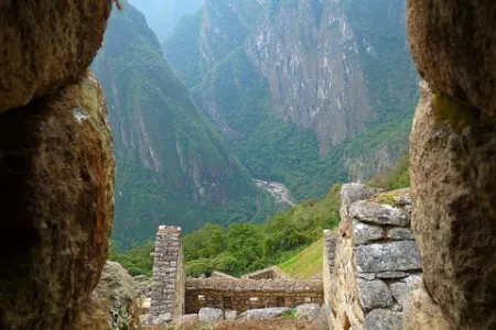 Majestatyczne widoki Machu Picchu - starożytne inkaskie miasto w Peru