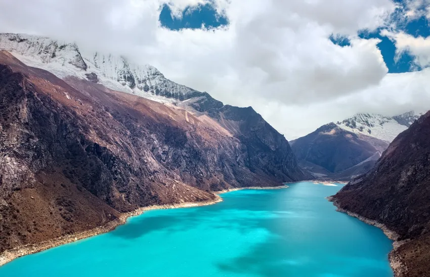 Laguna Parón trekking raj dla miłośników przyrody w Peru