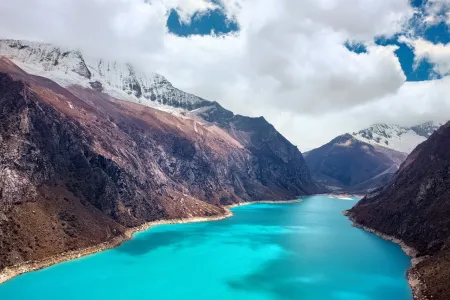 Laguna Parón trekking raj dla miłośników przyrody w Peru